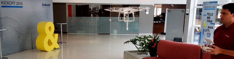 Acción con drone Indoor